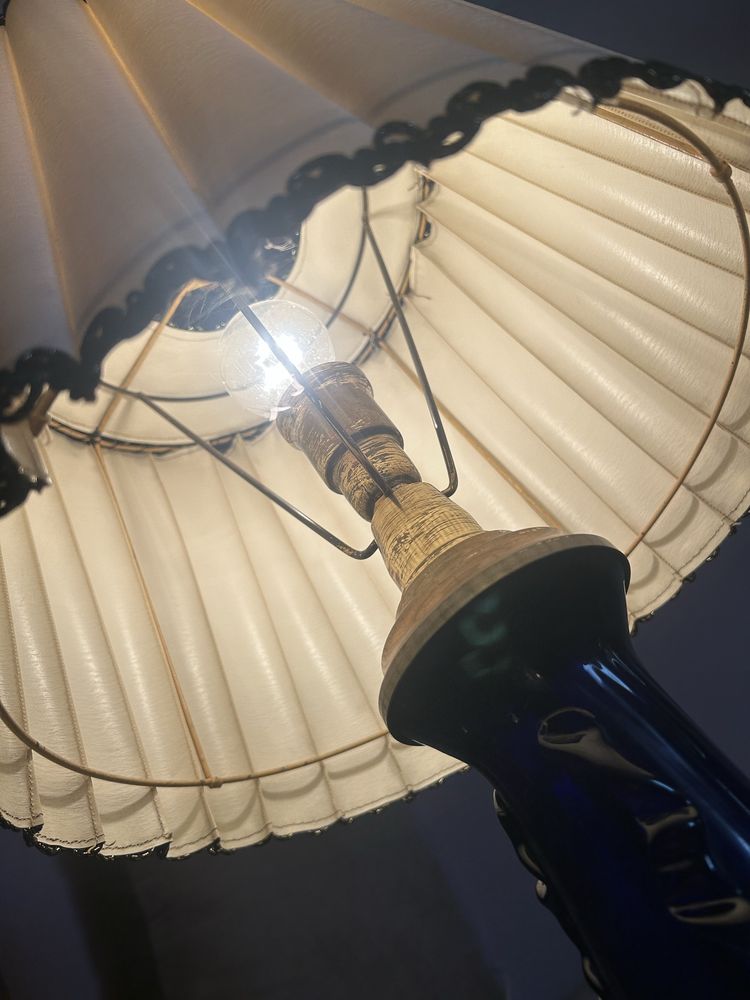 Lampa poecelanowa z abazurem