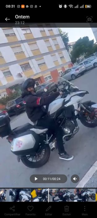 Moto Benelli  com malas