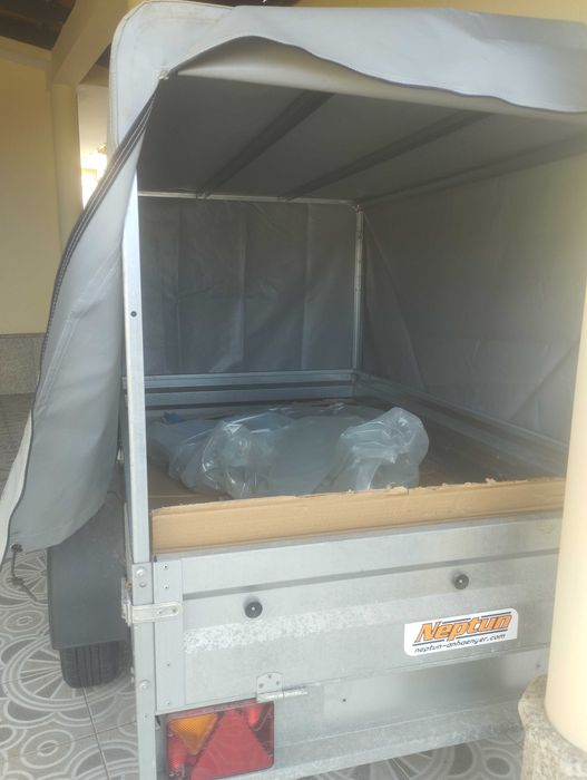 Reboque praticamente sem uso