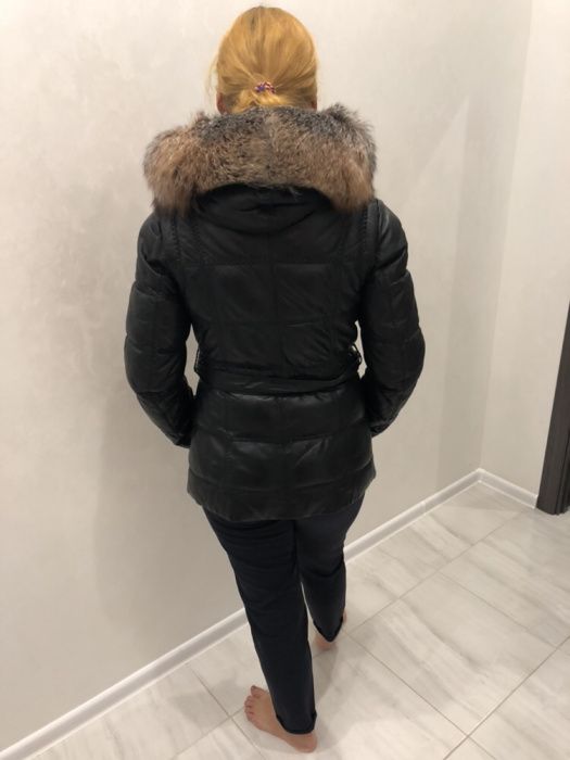 Кожаная утеплённая курточка-жилетка с мехом лисы