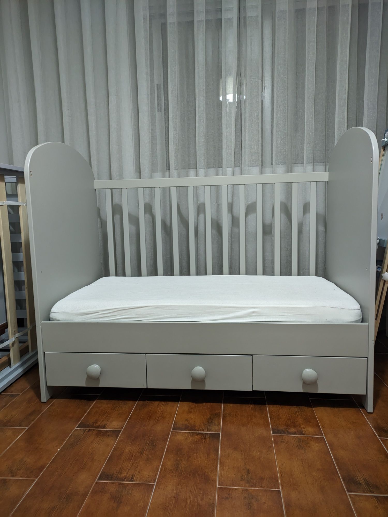 Berço com gavetas IKEA nunca usado