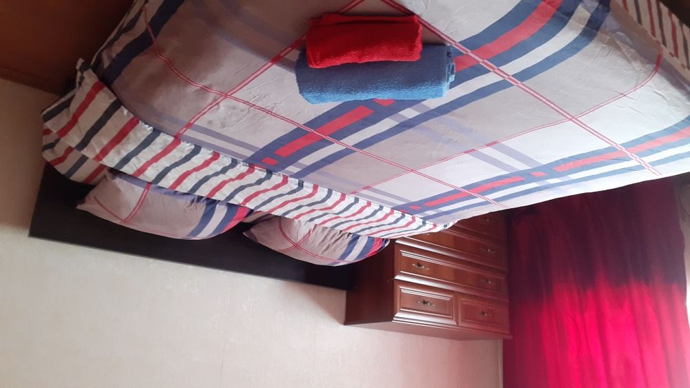 Посуточно двухкомнатная квартира на левом берегу, пр. Слобожанский.