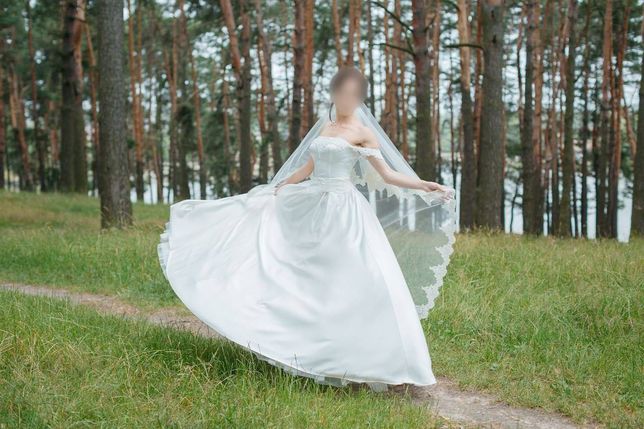 Свадебное платье из белого итальянского атласа