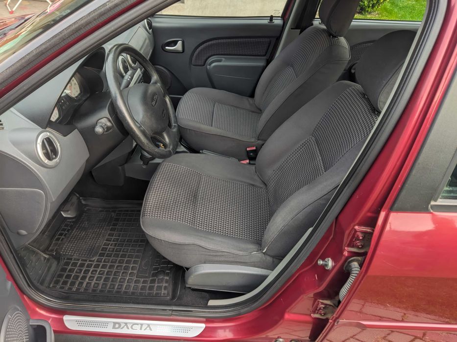 Dacia Logan 2007 рік 1.6 Бензин 77 кВт Седан
