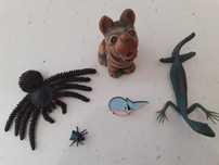 Lote de animais de plástico