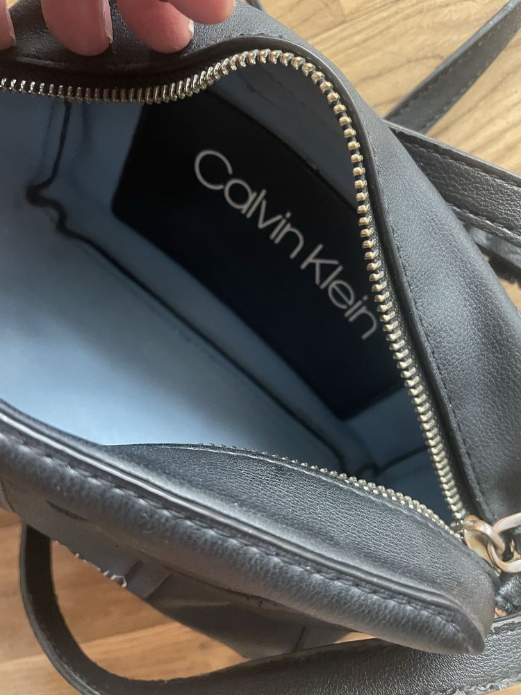 Torebka Calvin Klein listonoszka