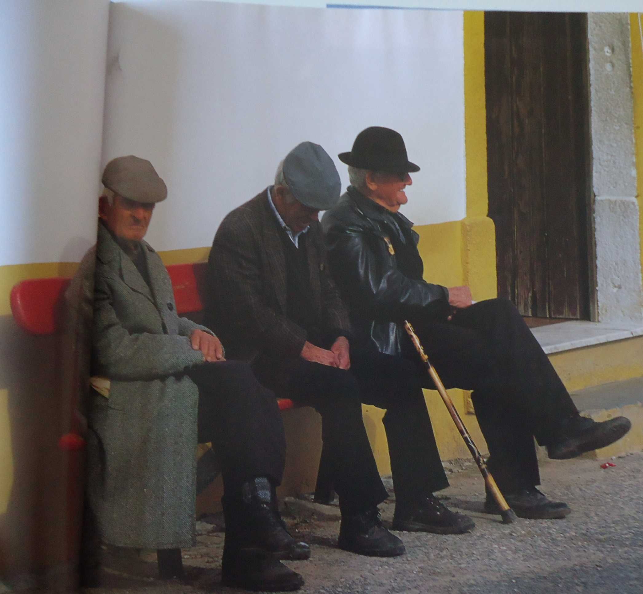 Livro "A dois passos..." sobre Portugal - Edição exclusiva da Brisa