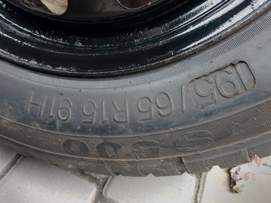 Продам запаску від фольца 195/65R15 розболтовка 5/100 резина на фото