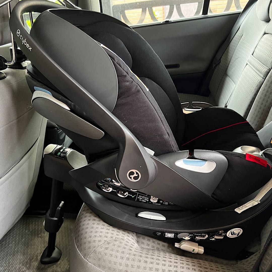 Fotelik samochodowy CYBEX (0-13kg) edycja  Ferrari plus baza Isofix