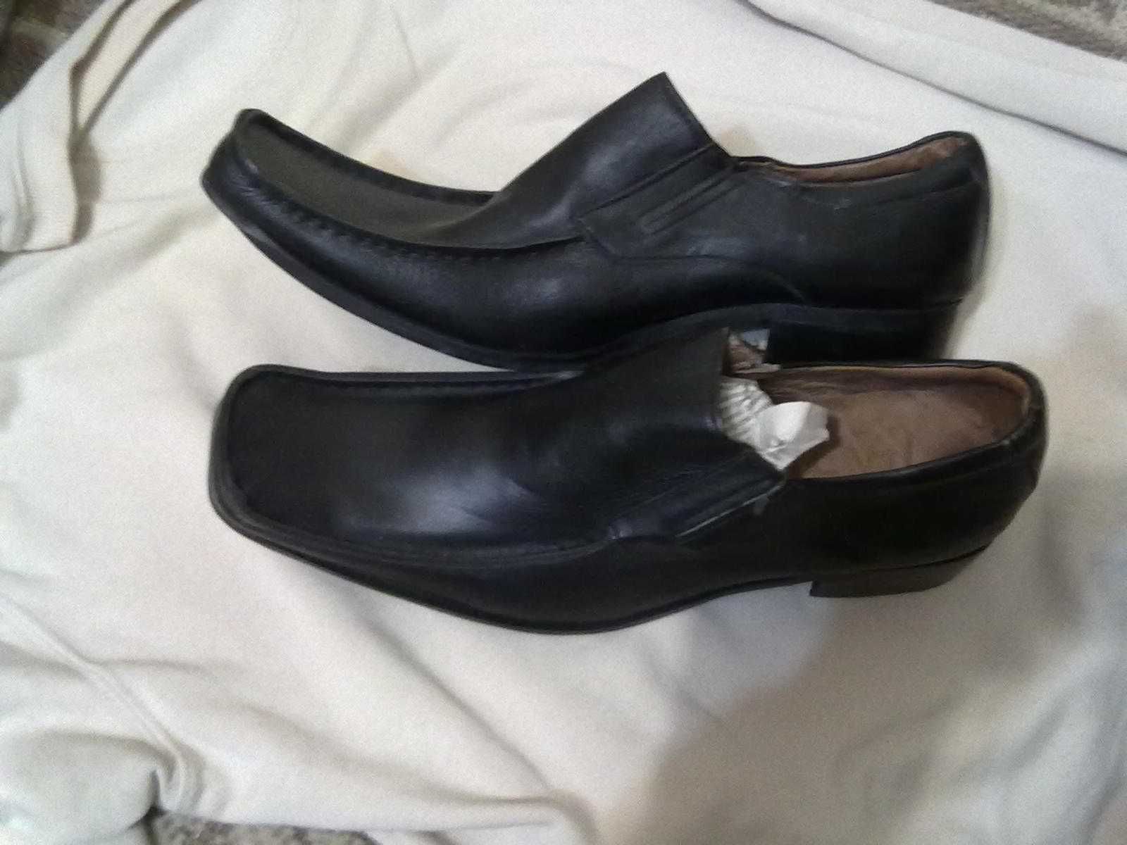 Туфли черные Дона( Италия) на резинке, размер 43