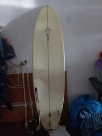 Prancha de surf 6'8 pouco usada