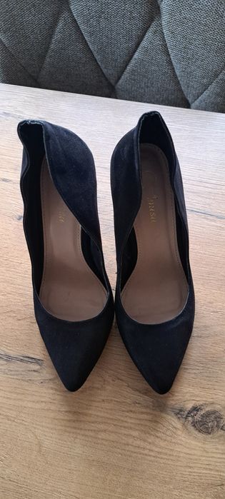 Buty damskie,  czarne zamszowe, na obcasie bardzo eleganckie 39
Możl
