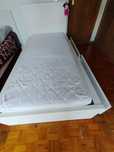 Cama com colchao e gavetas