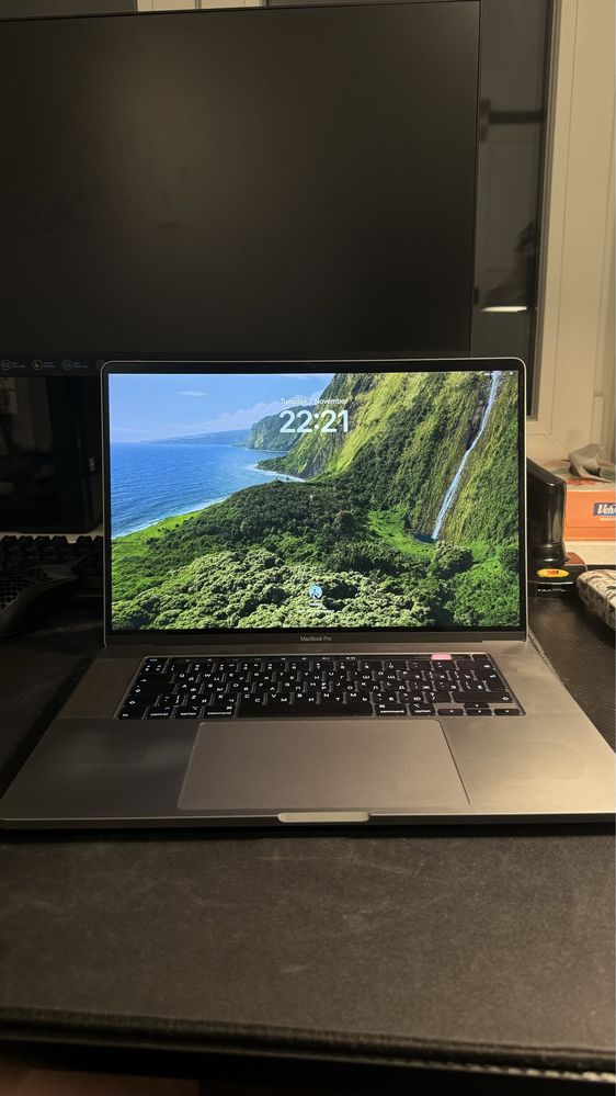 MacBook Pro 16 cali, i9/16/1TB