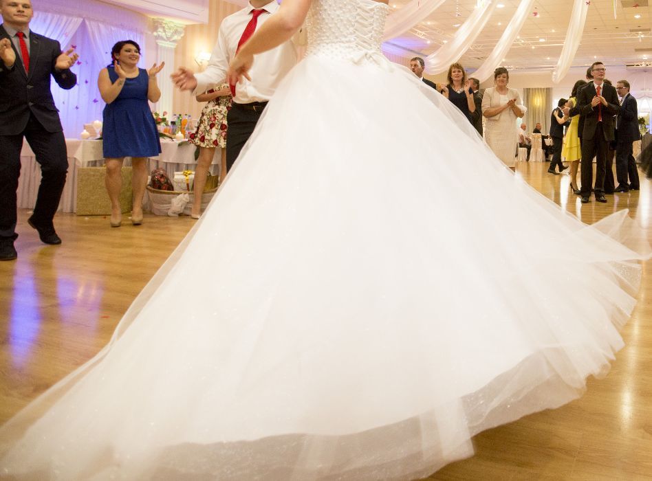Piękna suknia ślubna relevance bridal broadway rozmiar S roz. 36
