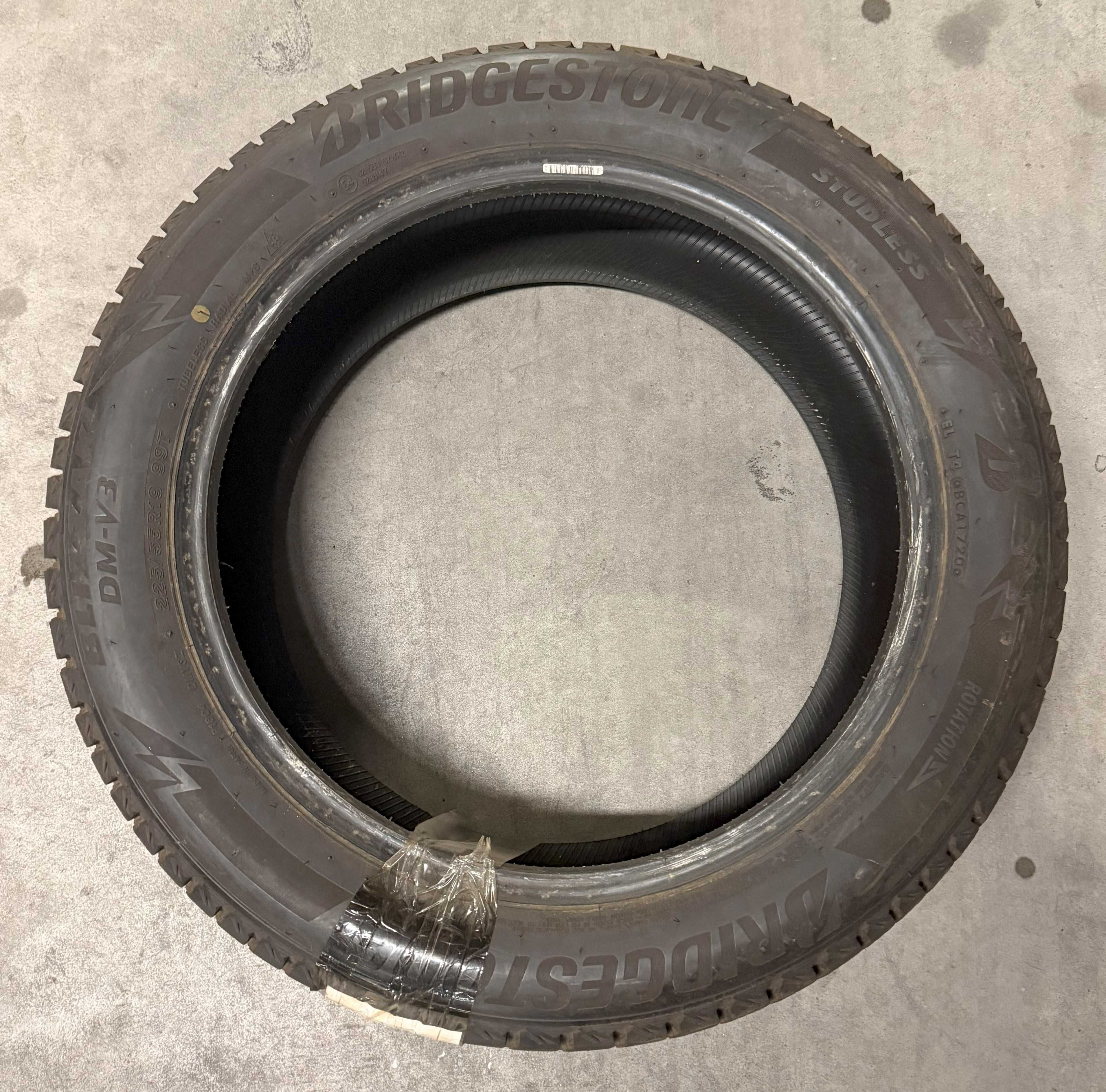 Зимові шини (гума) Bridgestone Blizzak DM-V3 (225/55R19 99T)
