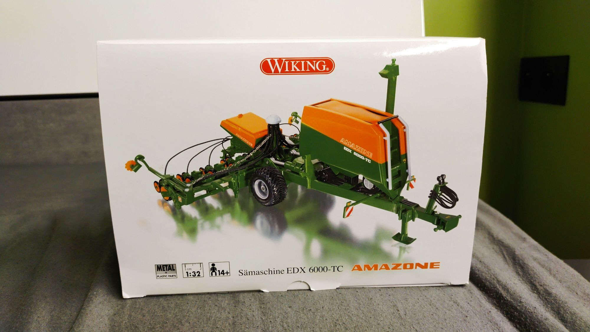 Wiking siewnik amazone 1 32 jak Siku universal hobbies