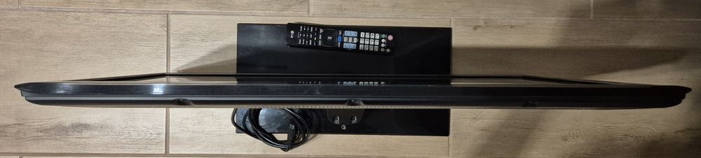 Telewizor 32 cale, full HD, super stan piękny ekran pilot podświetlany