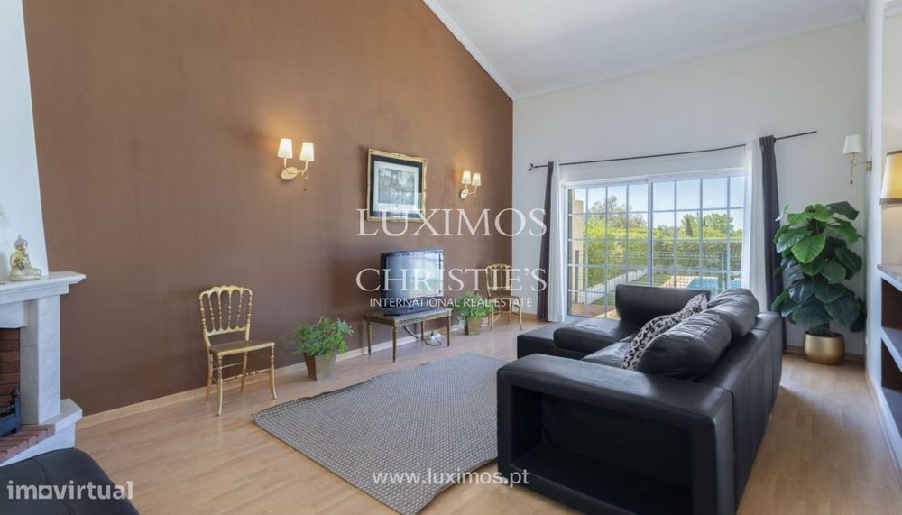 Moradia V3 com piscina, para venda em Vilamoura, Algarve