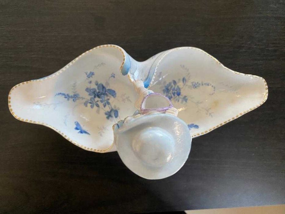 Франція 1870-80-х. Ваза-кошик з дівчинкою.