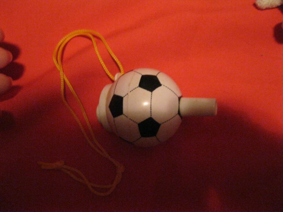 игрушка детская футбольный мяч свисток пластик