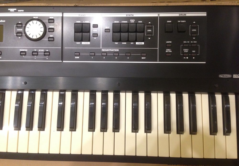 Профессиональный синтезатор (електропіано) Roland VR-730