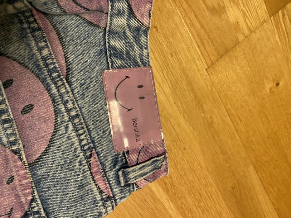 spodnie jeans smiley bershka
