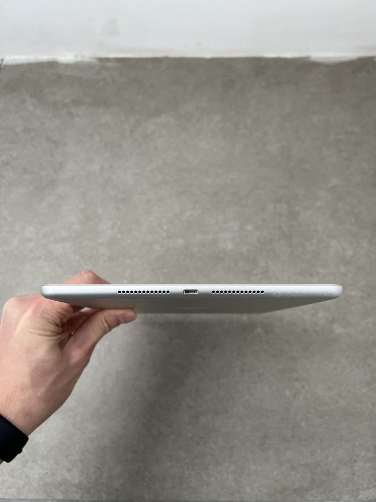 185$ iPad 7 32gb (2019) MW752