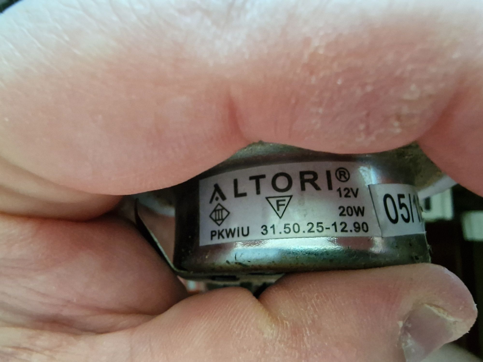 Oświetlenie halogen meble 4 sztuki. Wpust meblowy. 12v. Sprawne.