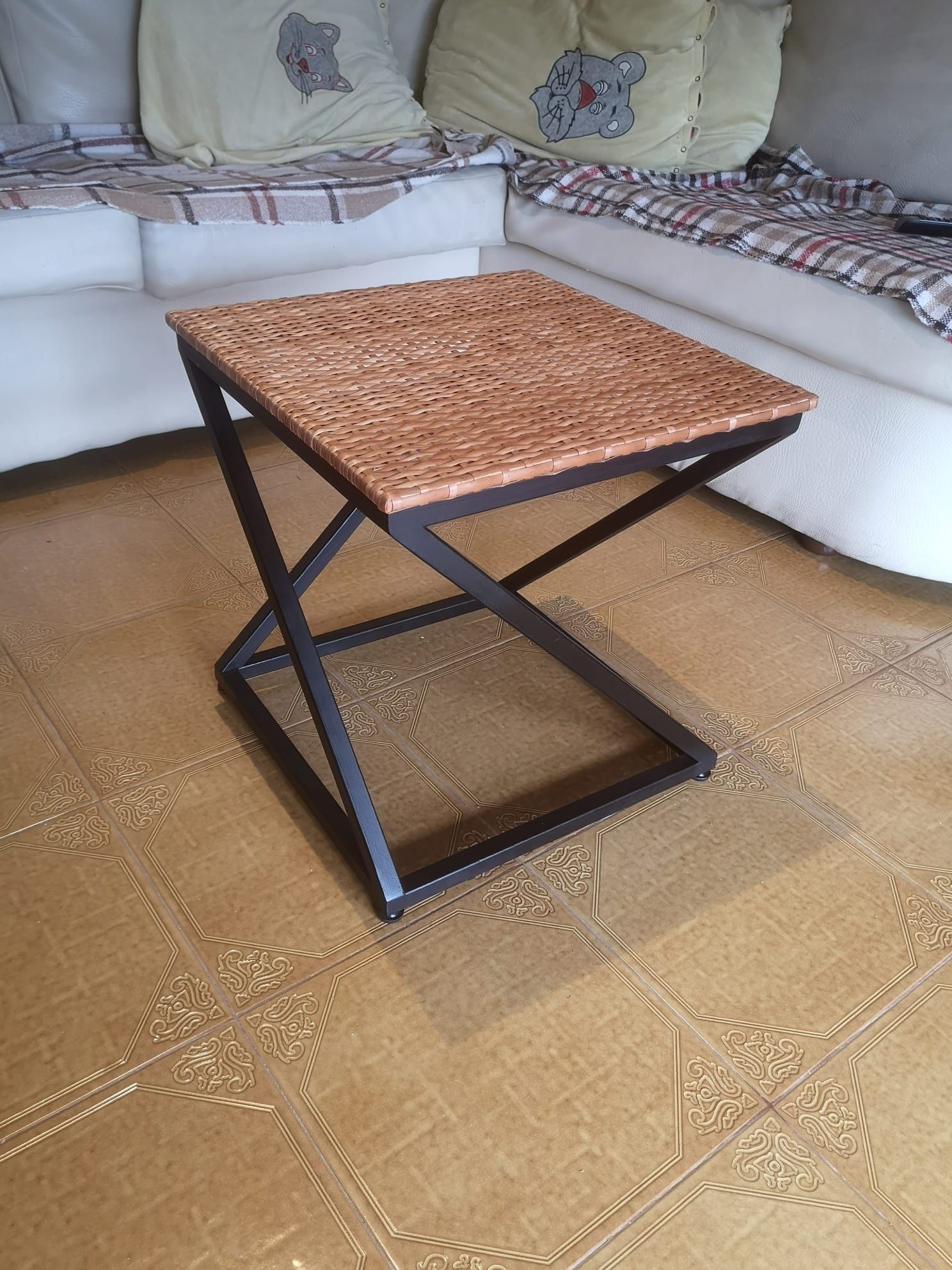 Mesa com tampo artesanal