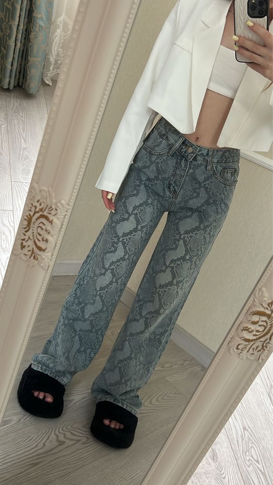 джинси zara зміїний принт