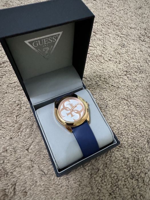 Годинник Guess