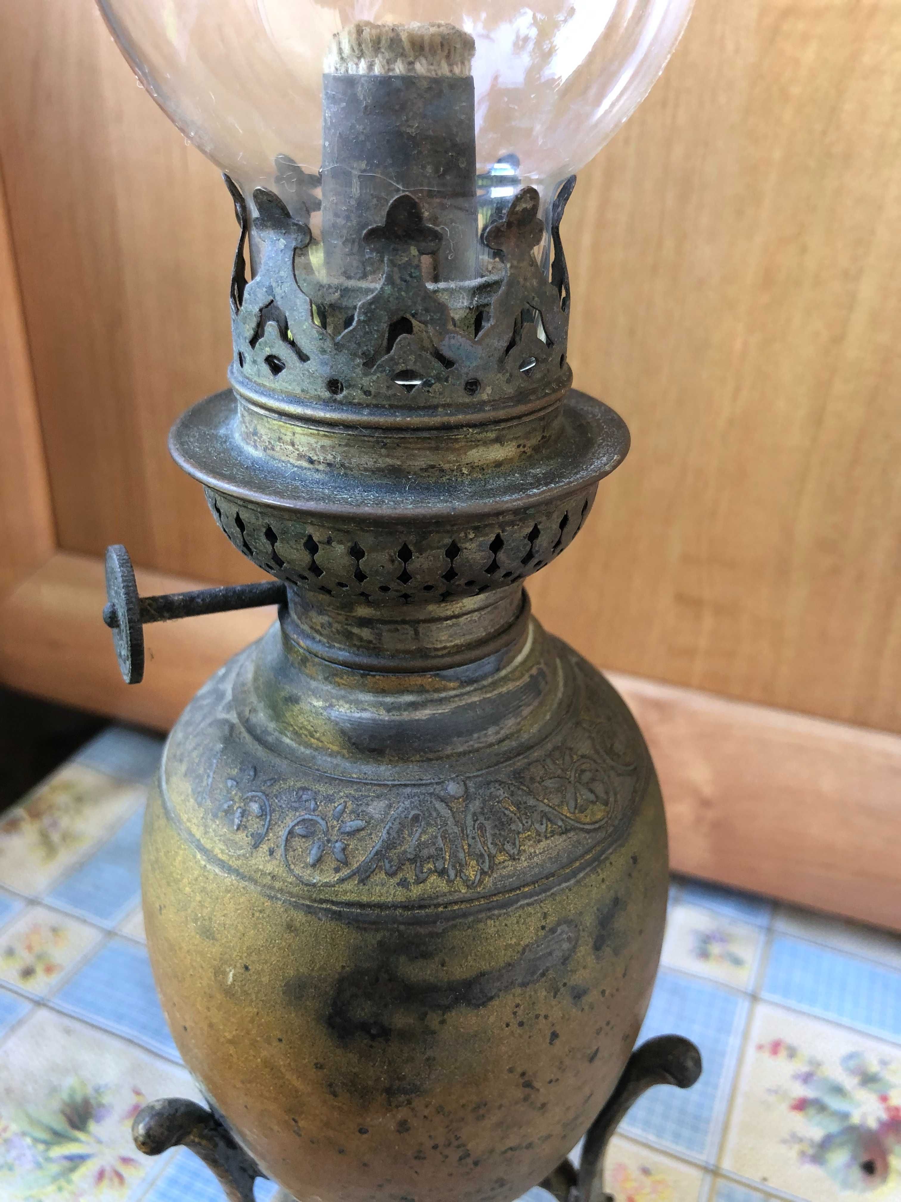 Antyk stara kolekcjonerska lampa naftowa.