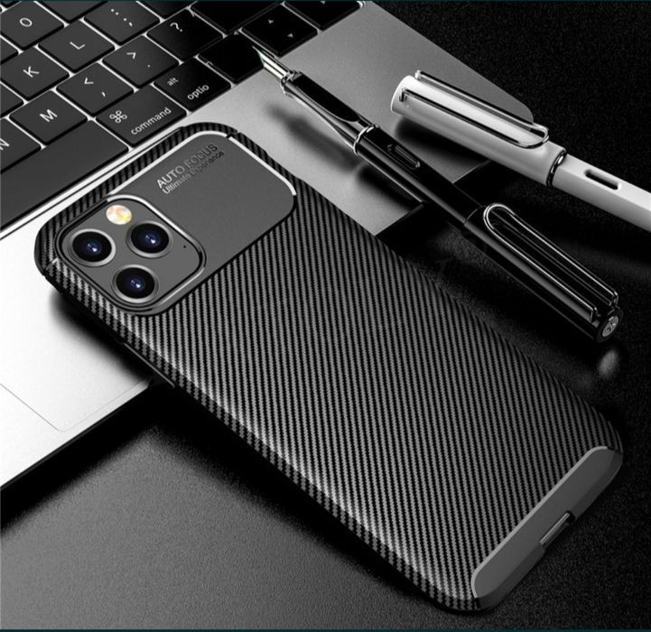 Capa T/ Carbono P/ iPhone XR / 11 Pró Max / 12 Pró / X/XS