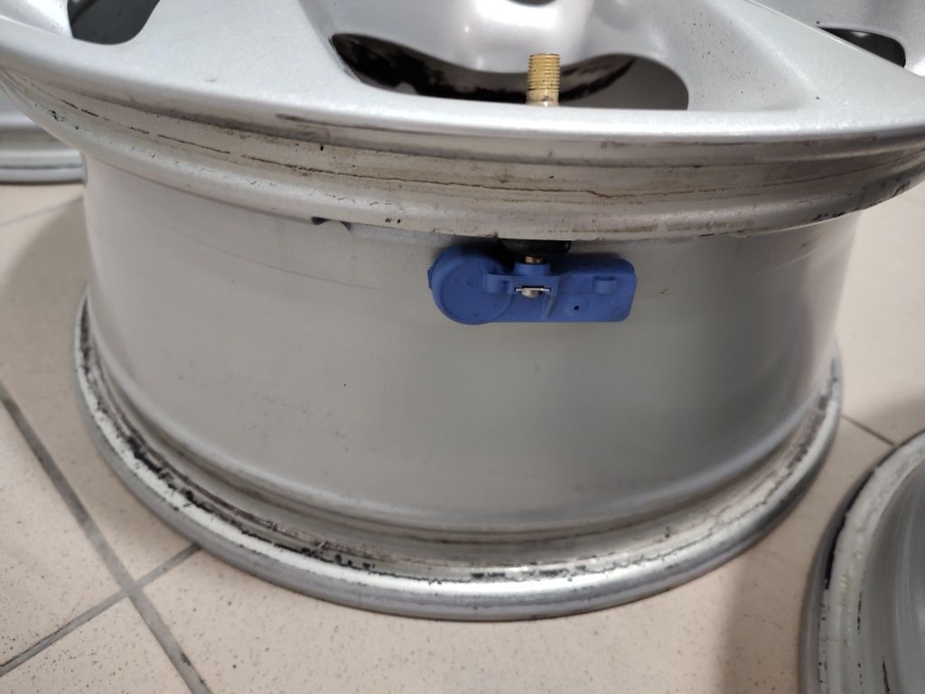 Felgi Opel Corsa E 16'' 4x100 czujniki ciśnienia