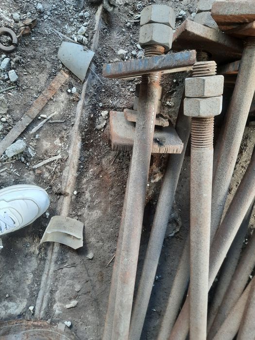 Піка, Болти, шпильки, болти з гайками