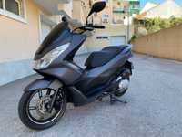 Honda PCX 125cc - 29,000 kms