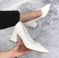 Туфлі жіночі білі нові