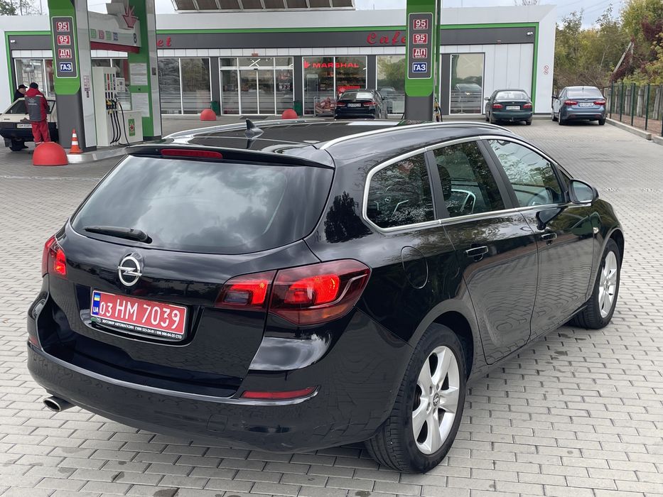 Продам Opel Astra J 2012р. 1.6 бензин Свіжопригнана
