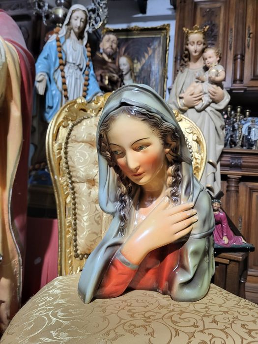 Piękne gipsowe popiersie Matki Bożej Maryja