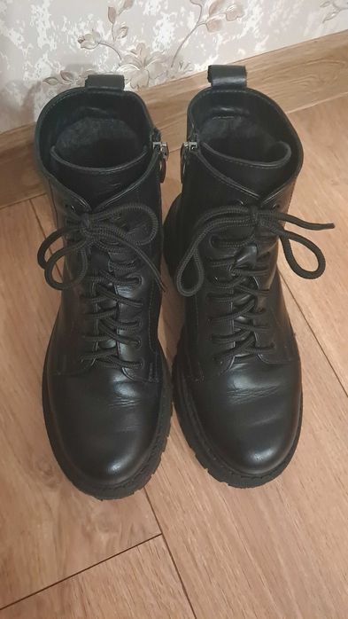 Зимове жіноче взуття