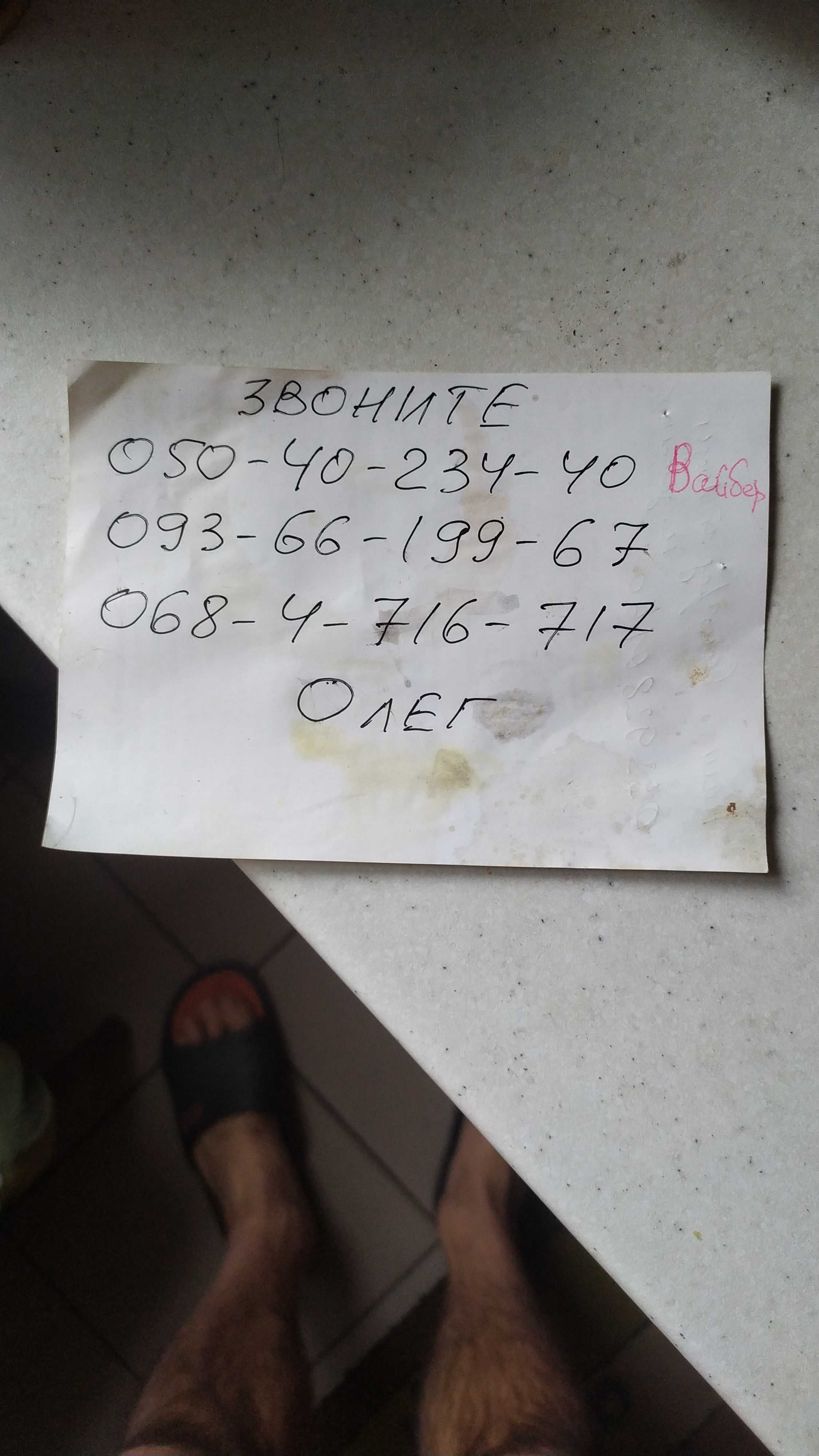 Медицинский бокс для шприцов.
