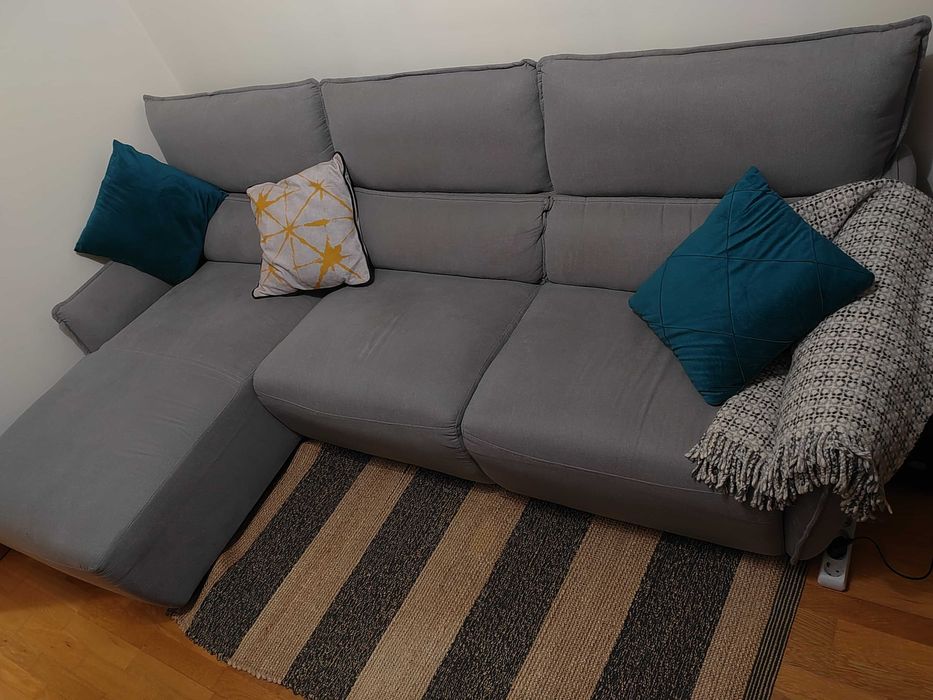 Sofá de 3 lugares com chaise-longue do lado direito