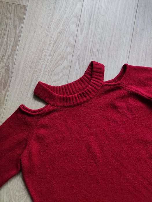 Czerwony sweter swetr z odkrytymi ramionami mohito