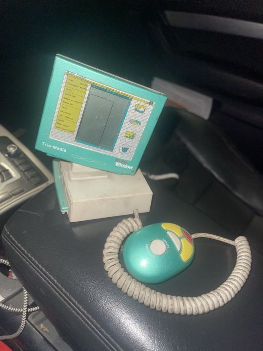 Trio-media Interkobo stara gra? Mini komputer