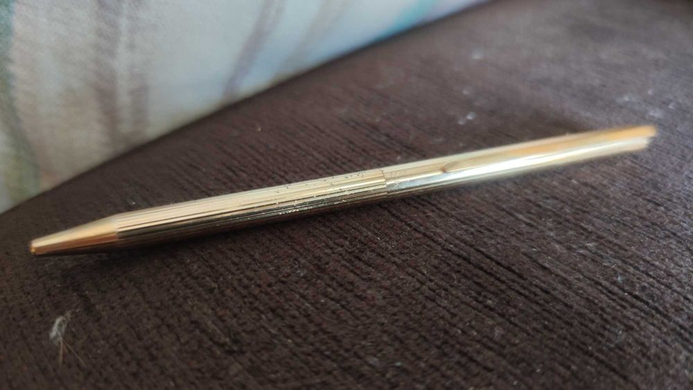 Caneta ST Dupont em ouro