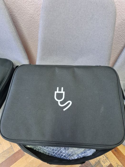 Настінний тримач для Porsche та Audi E-Tron Universal charger