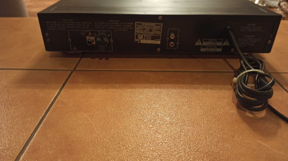 Tuner Stereo Pioneer F-656 markII w pełni sprawny i ładny stan panelu