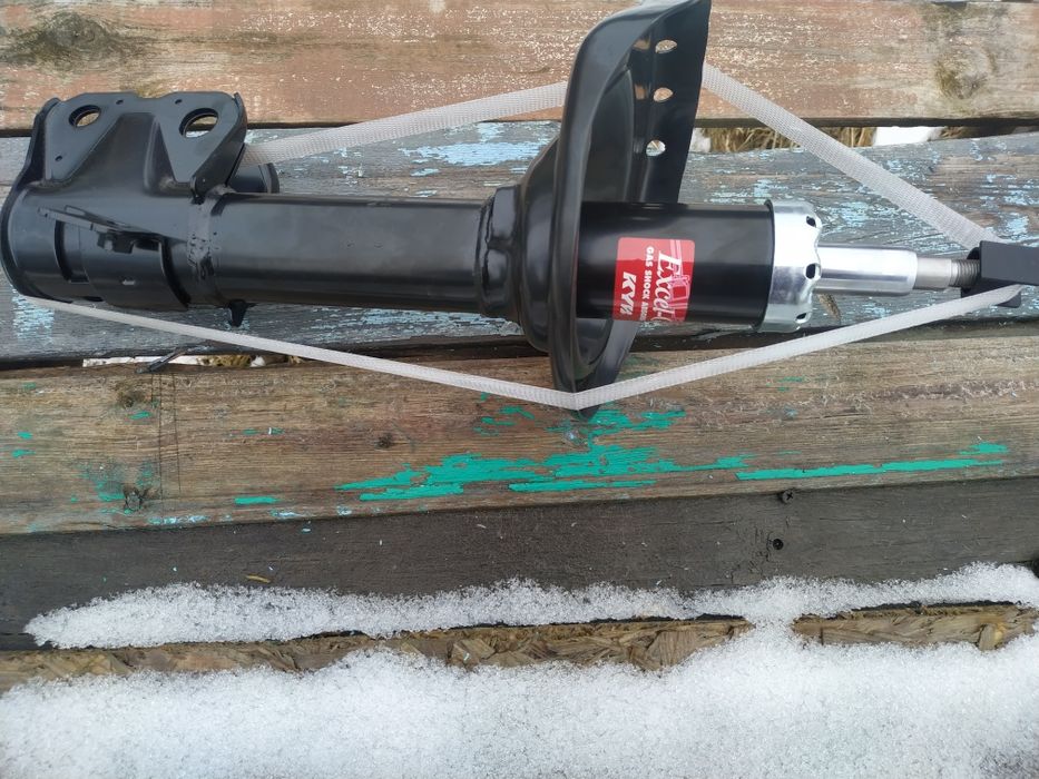 Продам каябовські нові передні амортизатори Субару аутбек 2009-2014