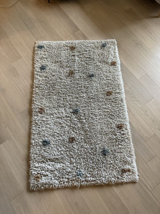 Prostokątny dywan dla dzieci w kropki Zara Home 95 x 150 cm